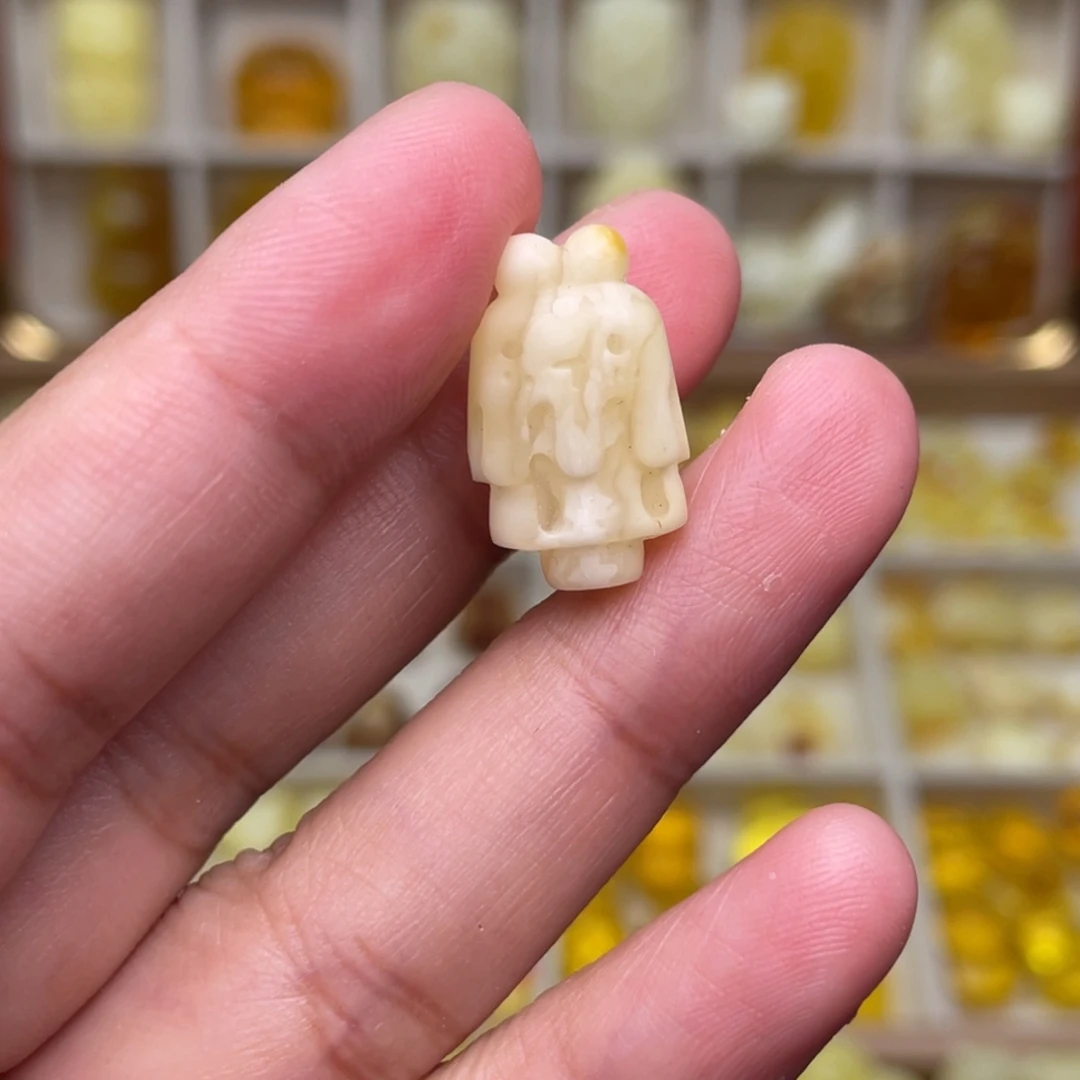 琥珀未镶嵌颈饰白冰激凌