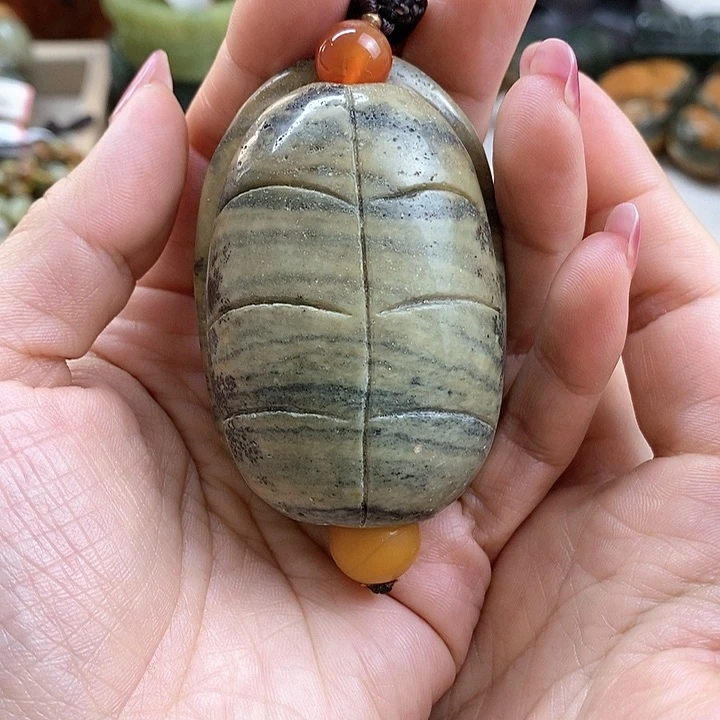 未镶嵌透闪石质玉挂件