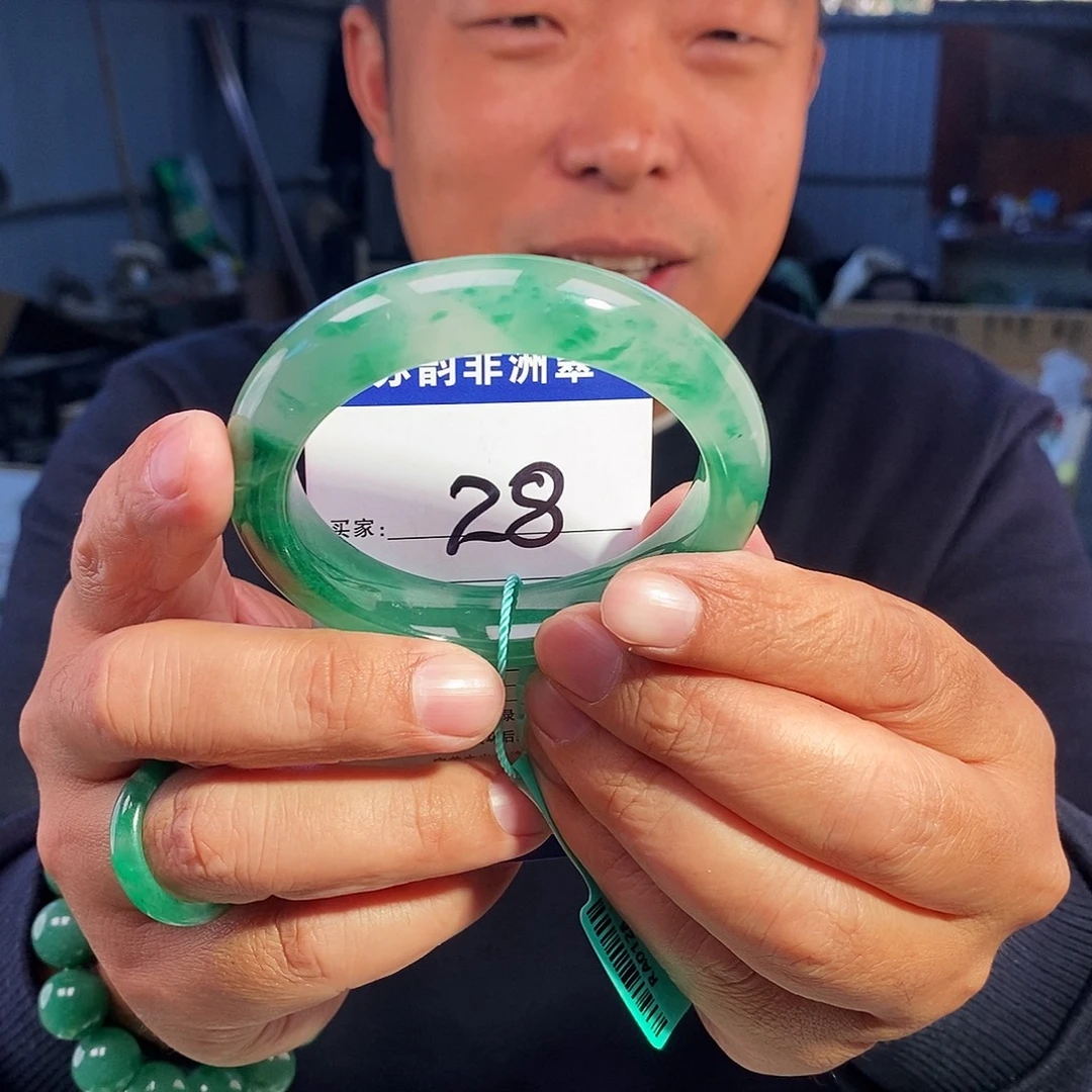 石英质玉（非洲翠）未镶嵌手镯