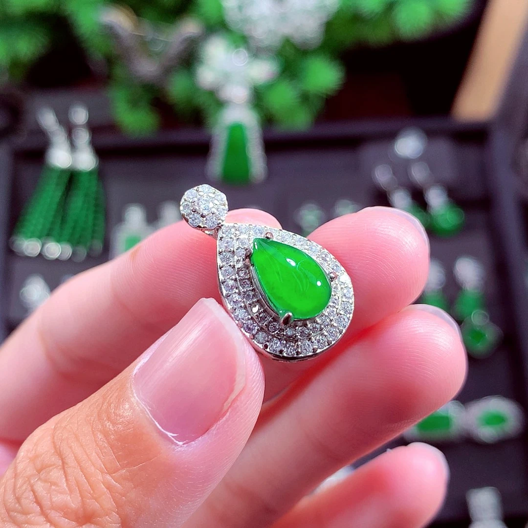 颈饰未镶嵌翡翠天然