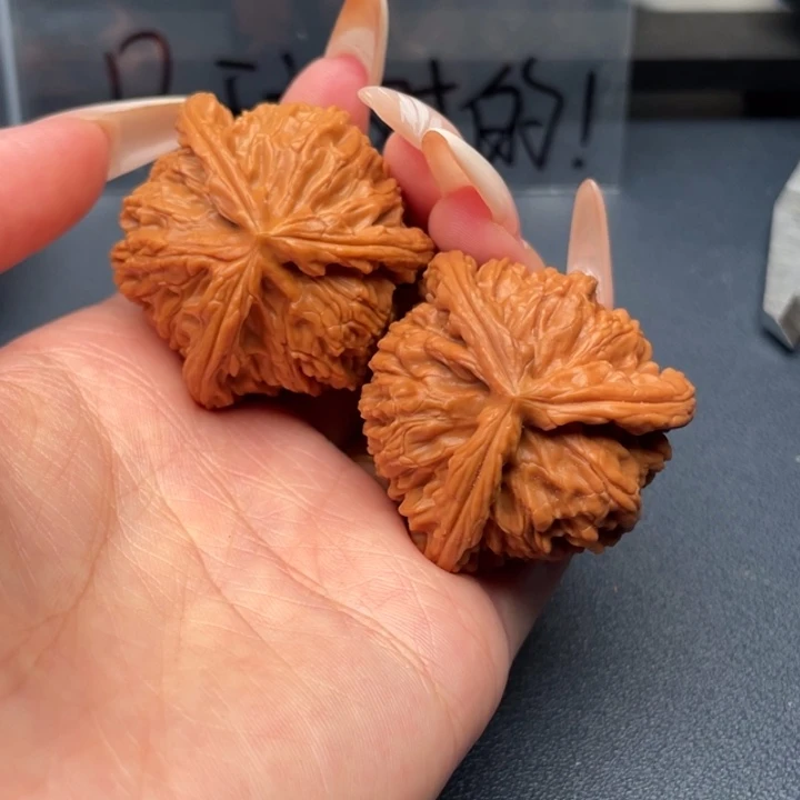 飞***9文玩核桃吊坠白狮子