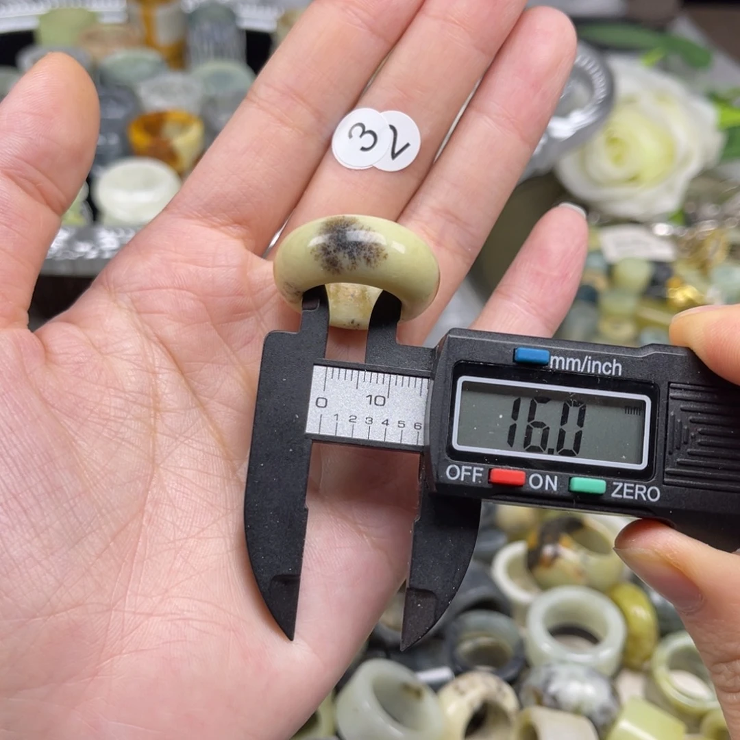 蛇纹石玉未镶嵌戒指