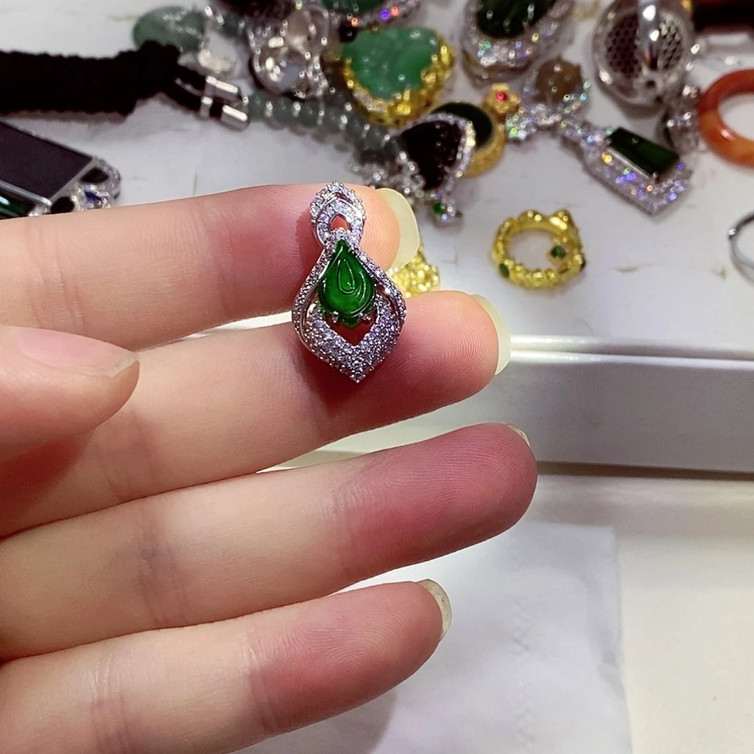 翡翠颈饰未镶嵌翡翠