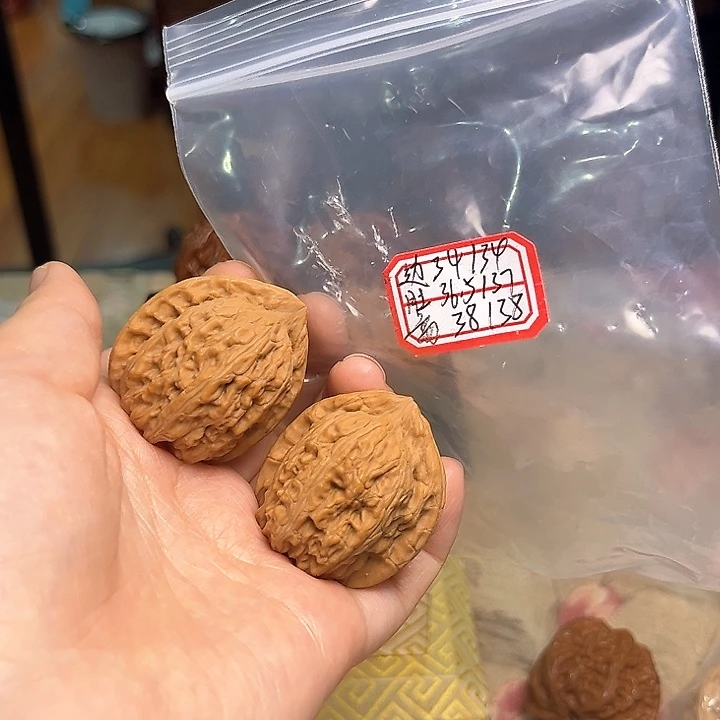 文玩核桃吊坠赤龙鸡心