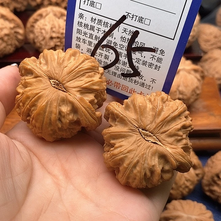 吊坠桃核白狮子头44