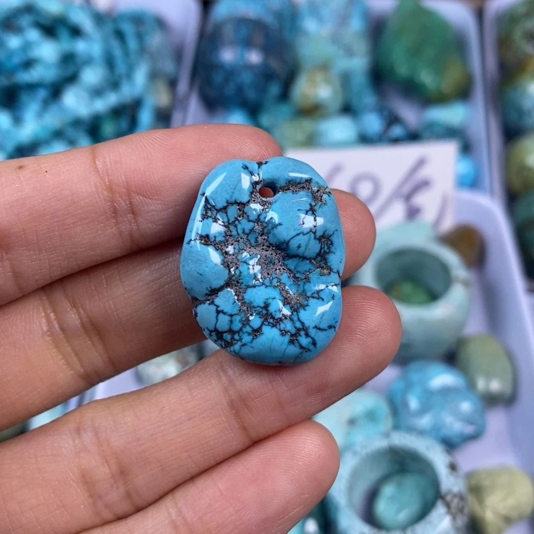 绿松石未镶嵌颈饰