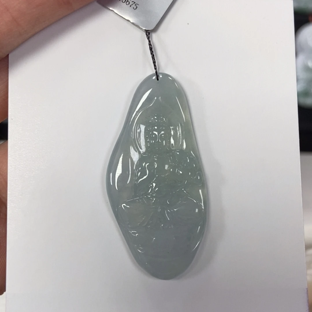 翡翠未镶嵌颈饰大势至