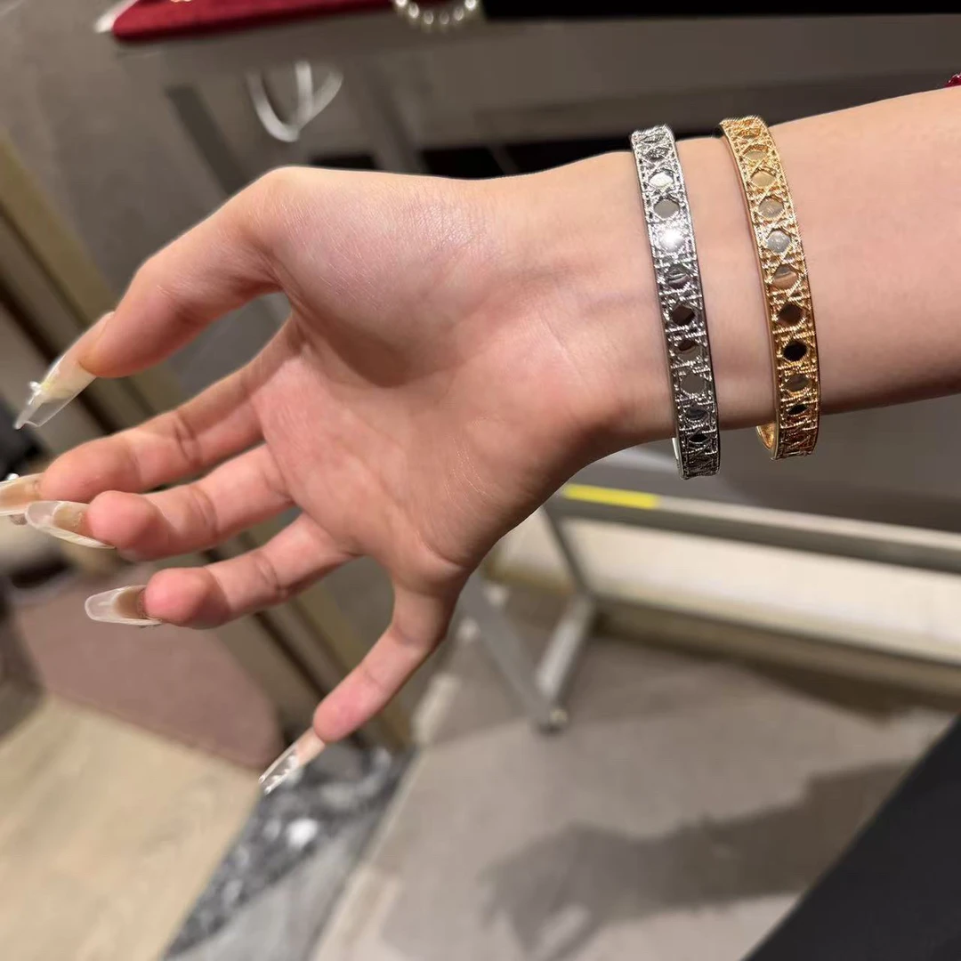 铜合金合成锆石手镯 高定重工款简约时尚手镯(17以内)