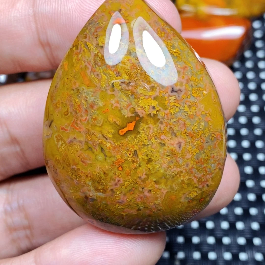 未镶嵌颈饰玛瑙/玉髓八*