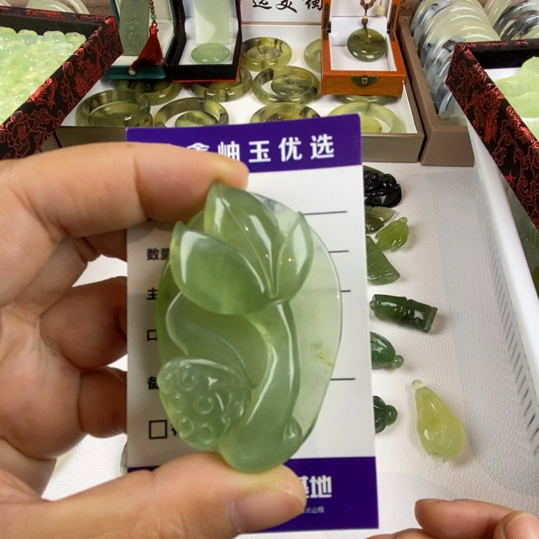 未镶嵌蛇纹石玉颈饰