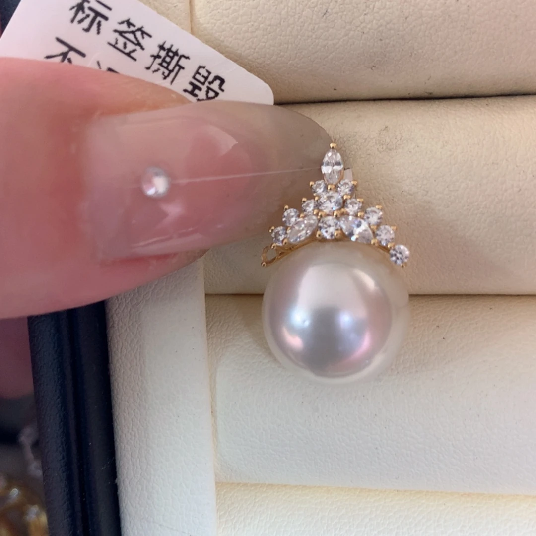 颈饰18K金镶嵌海水珍珠