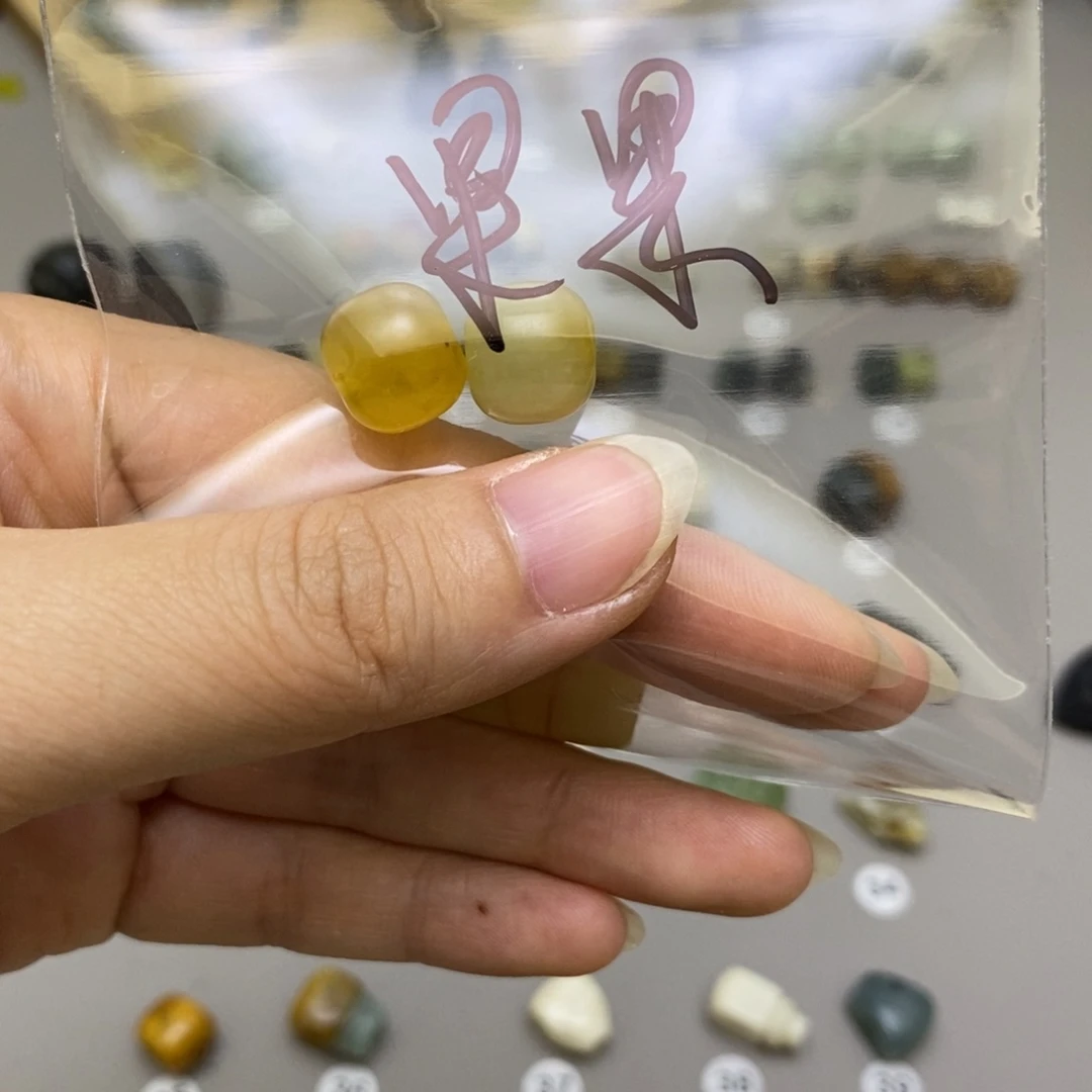 ****果未镶嵌蛇纹石玉配饰
