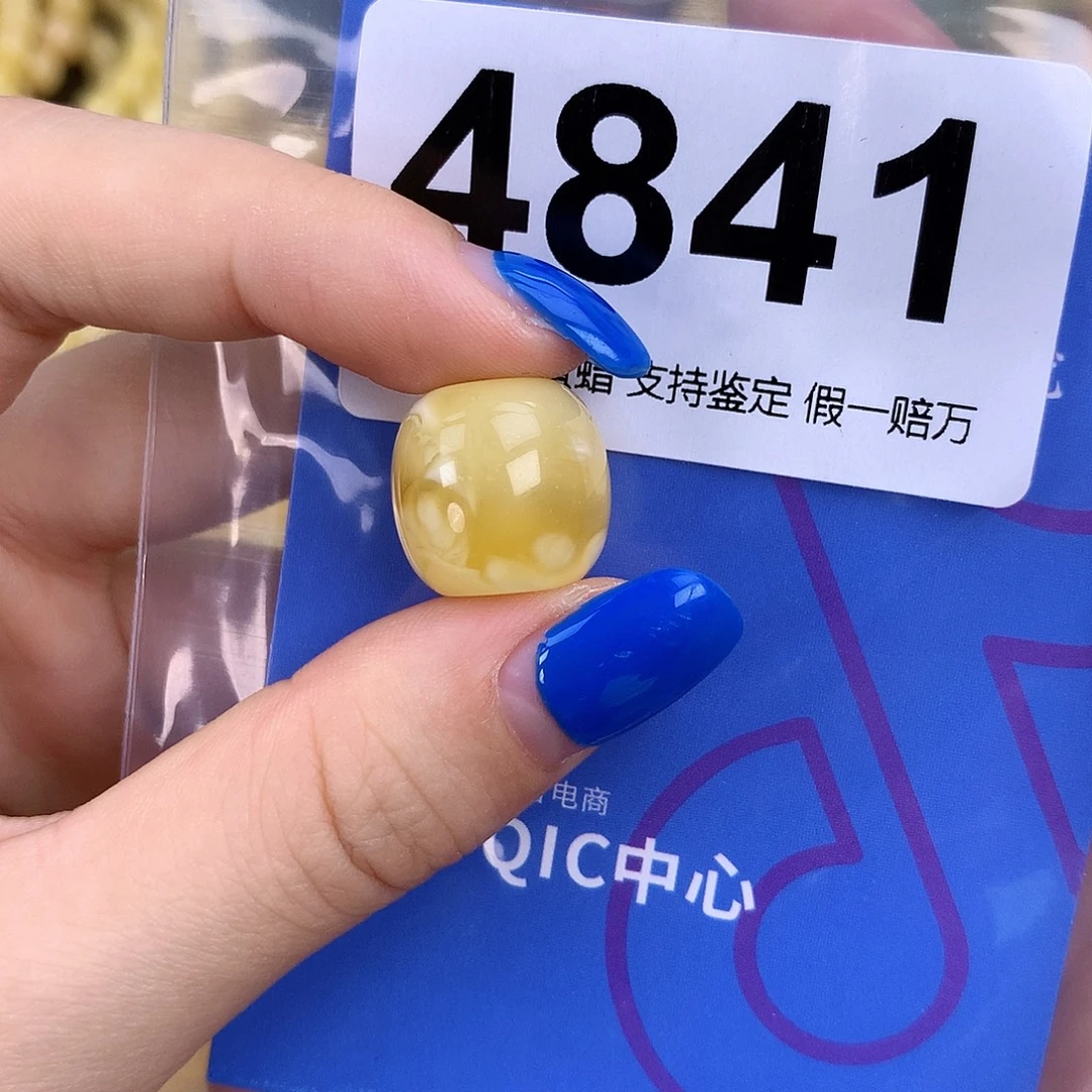 琥珀未镶嵌珠宝奇石15.1x14.5mm 沙眼