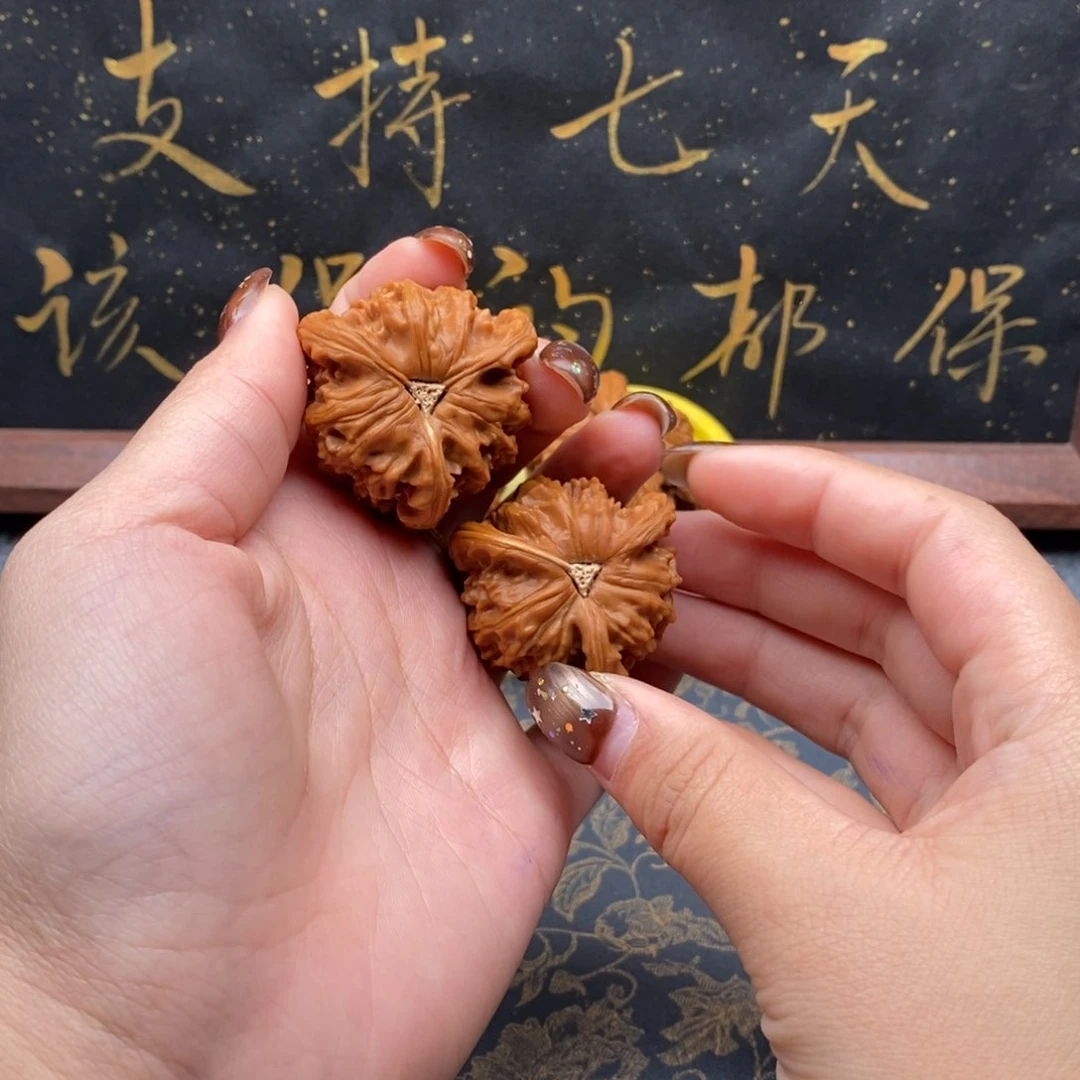 吊坠文玩核桃?白狮子