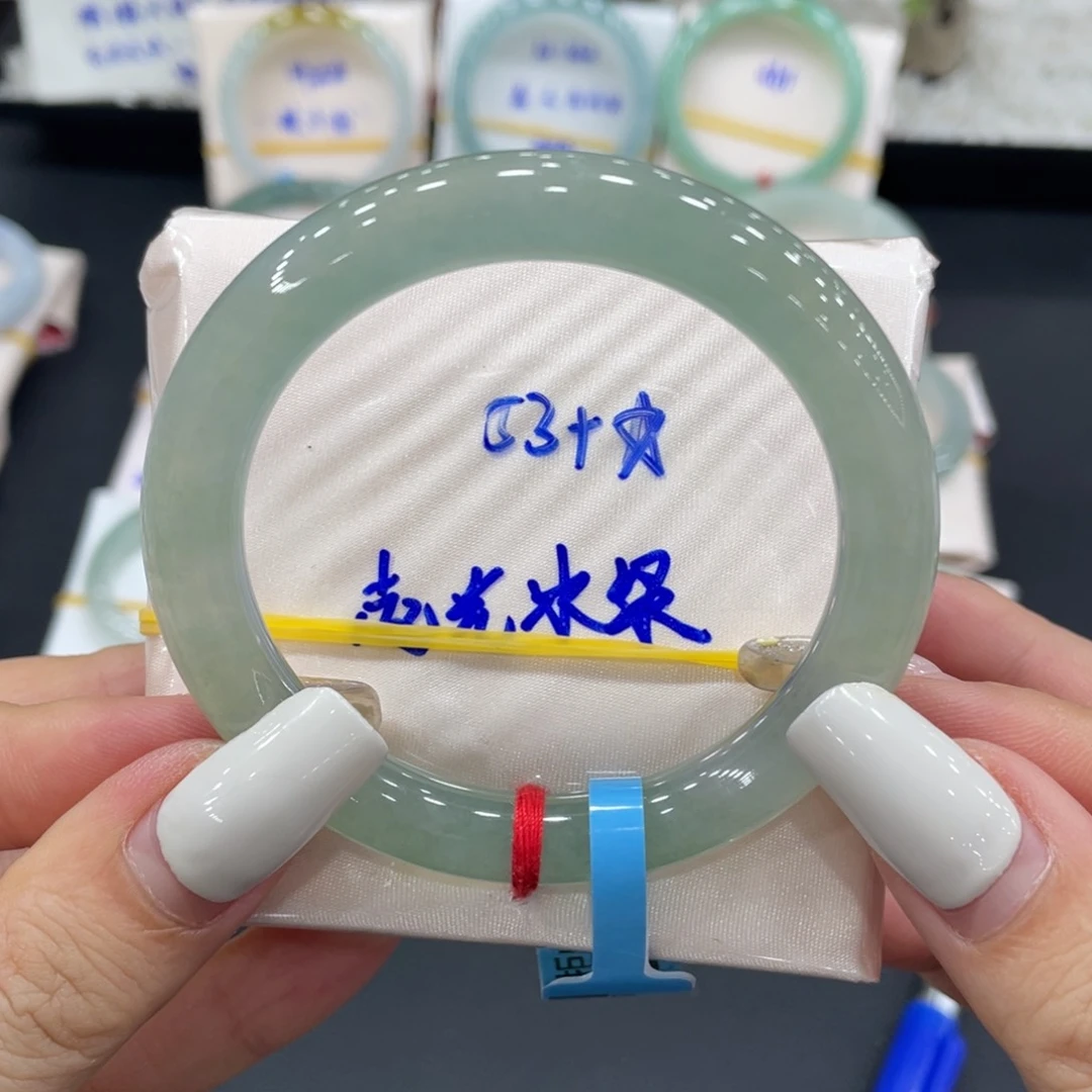 未镶嵌手镯（圆镯）翡翠缅甸翡翠手镯