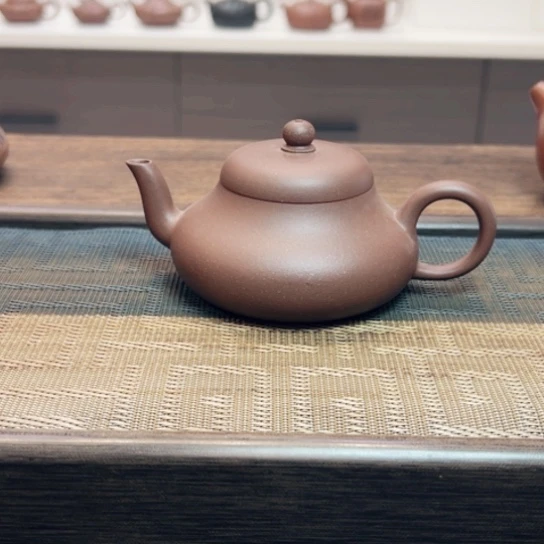 紫砂茶壶黄龙山原矿底槽清半手工瑕（160 cc）