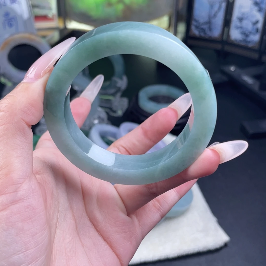 蛋****定制翡翠未镶嵌瑕疵纹裂放漏