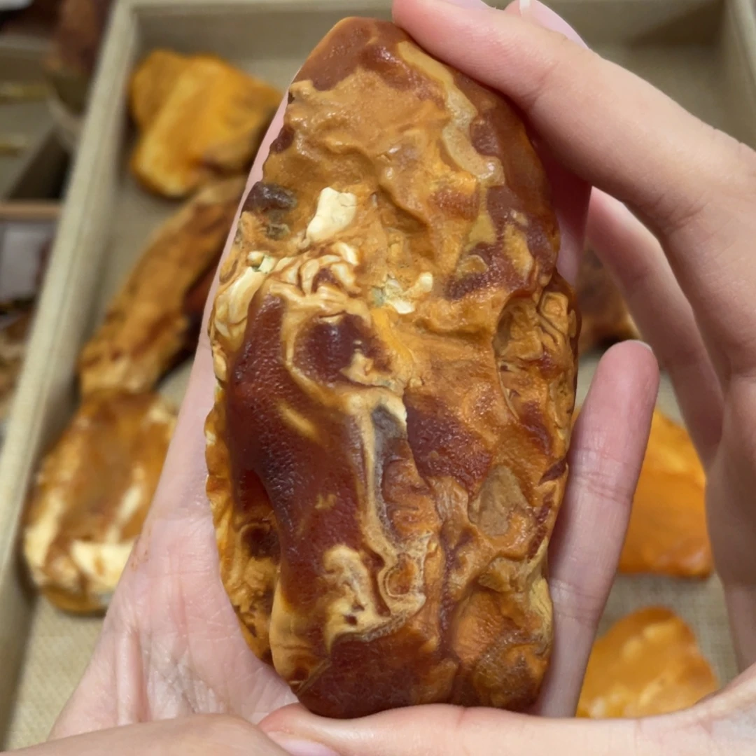 淡***味未镶嵌琥珀珠宝奇石