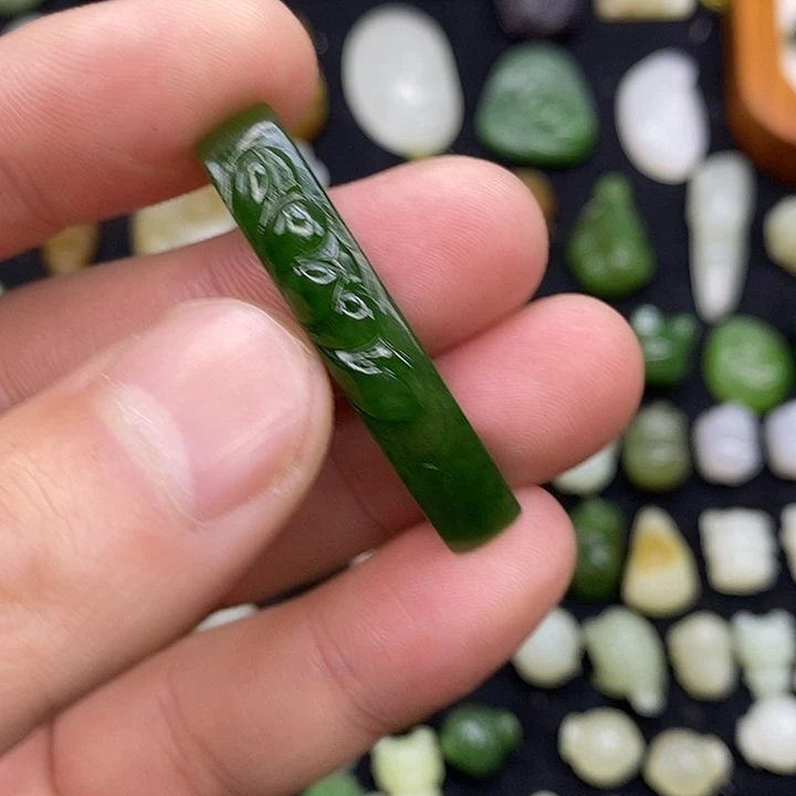 和田玉颈饰未镶嵌馒****铺