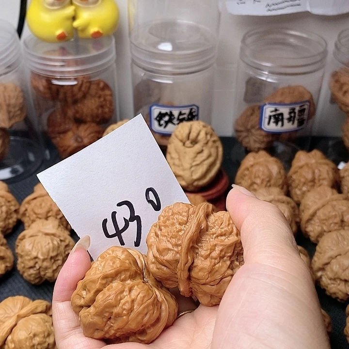 （***）文玩核桃吊坠我也想去看看