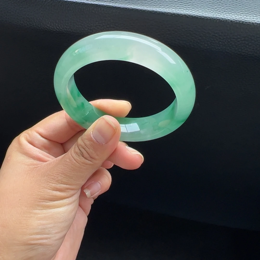 宁****石英质玉未镶嵌手镯非洲翠55