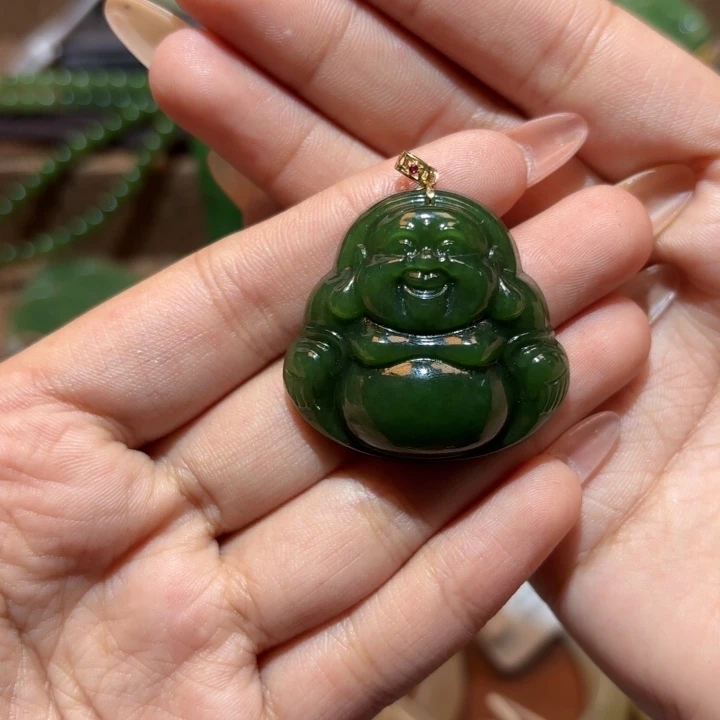 颈饰18K金镶嵌和田玉（碧玉）