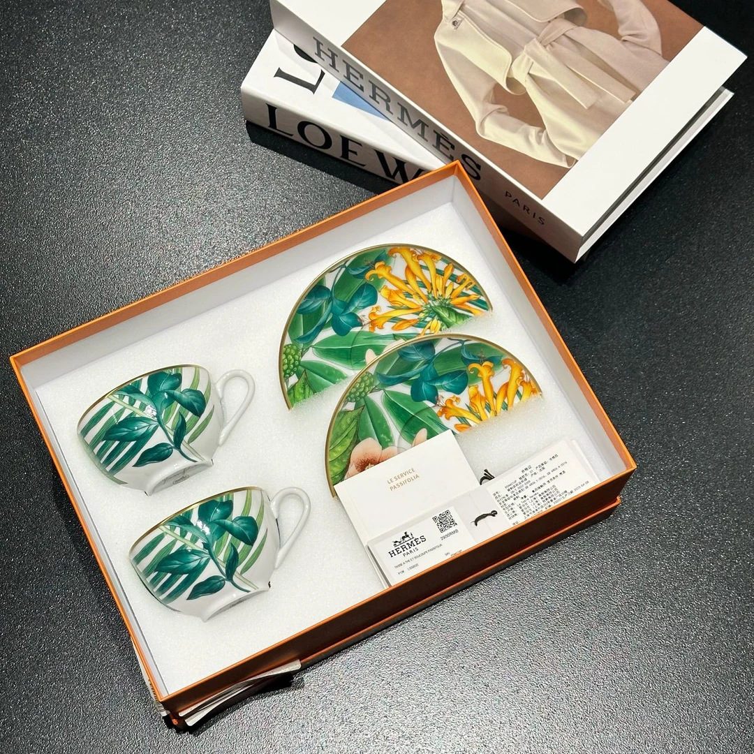 全新未使用 Hermes/爱马仕 Passifolia 实用 绿色丛林 茶杯与杯碟
