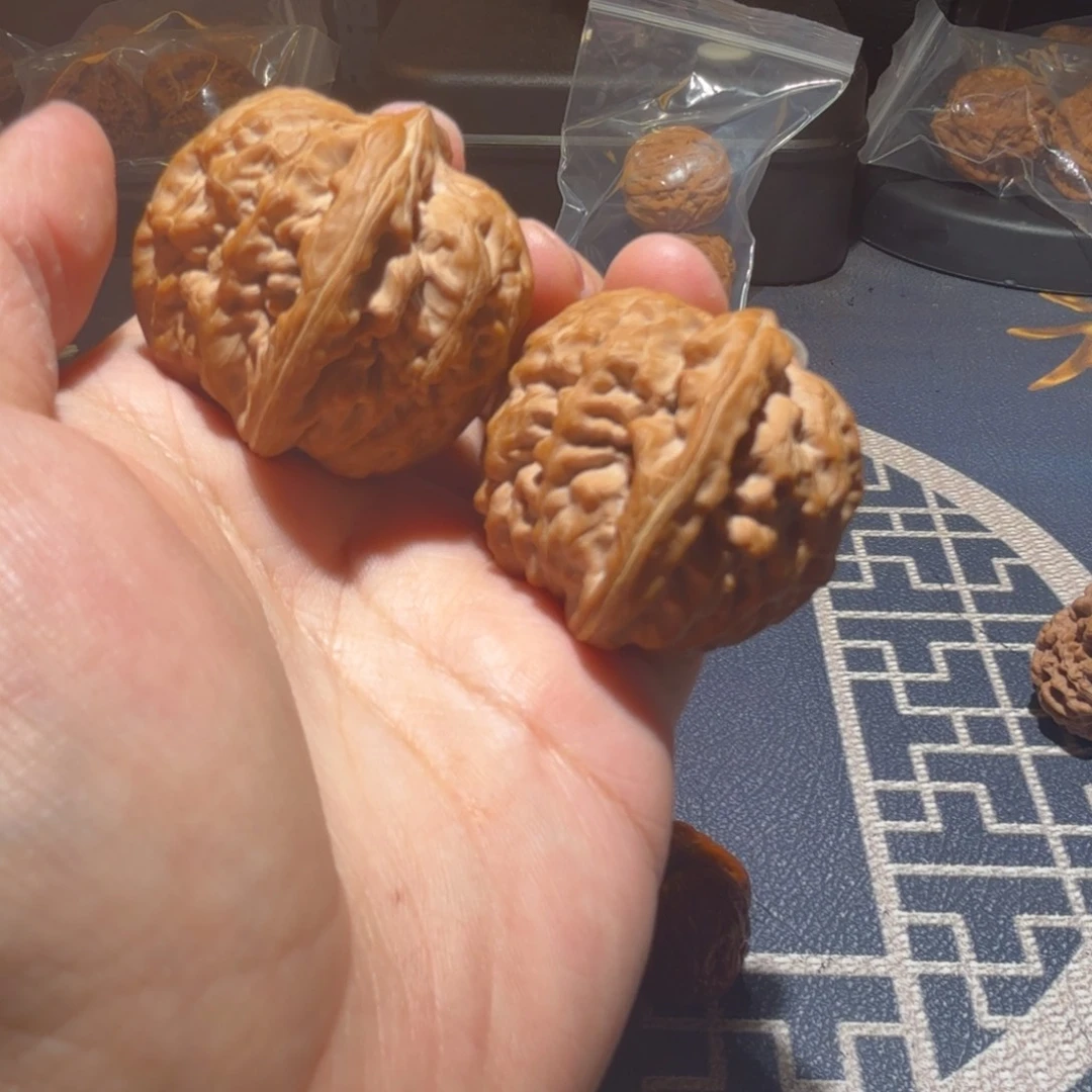 文玩核桃把件红锦鲤