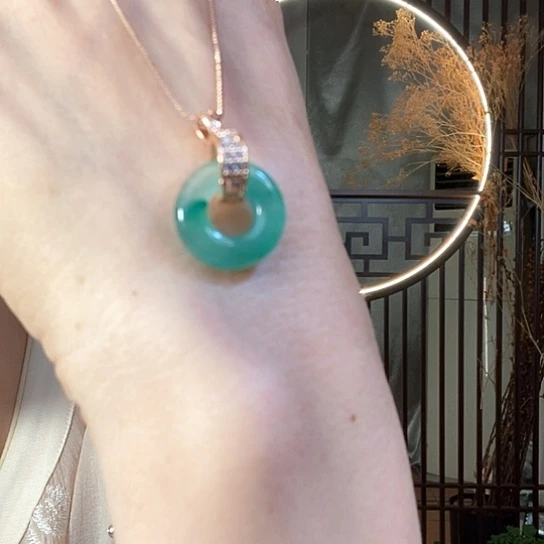 石英质玉未镶嵌颈饰