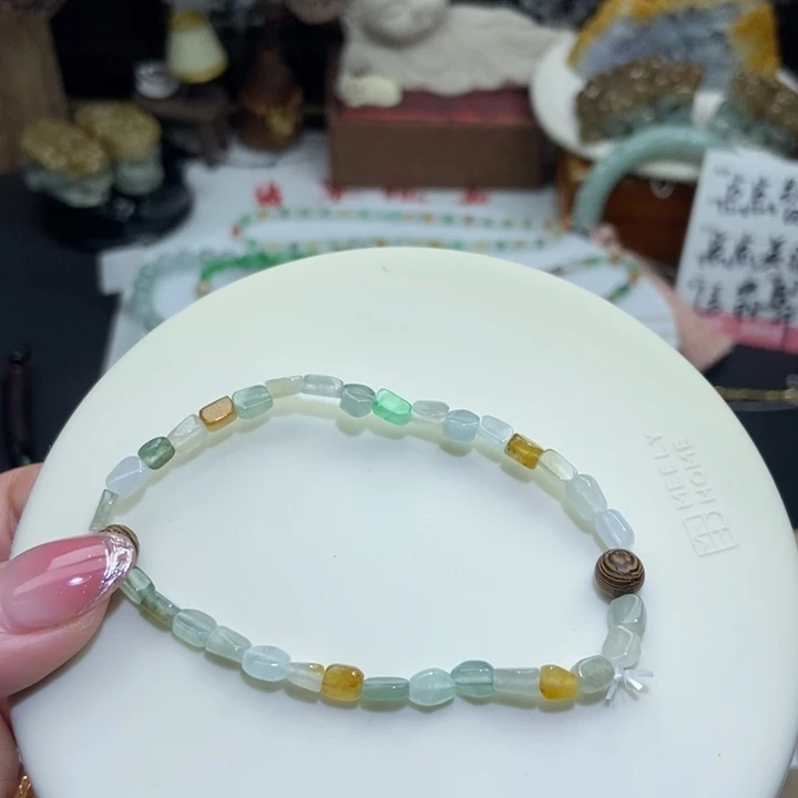 颈饰未镶嵌翡翠手串