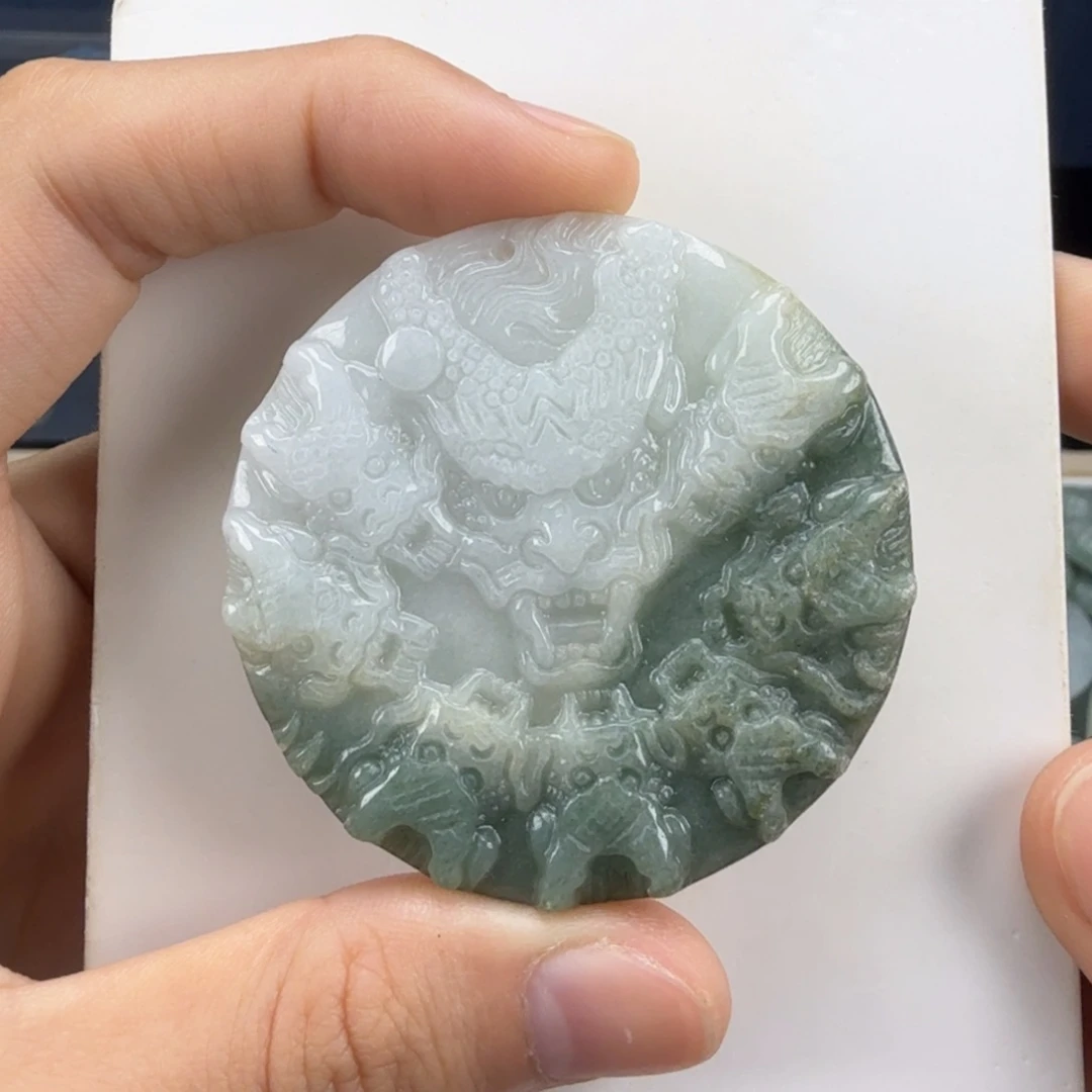 翡翠挂件未镶嵌翡翠