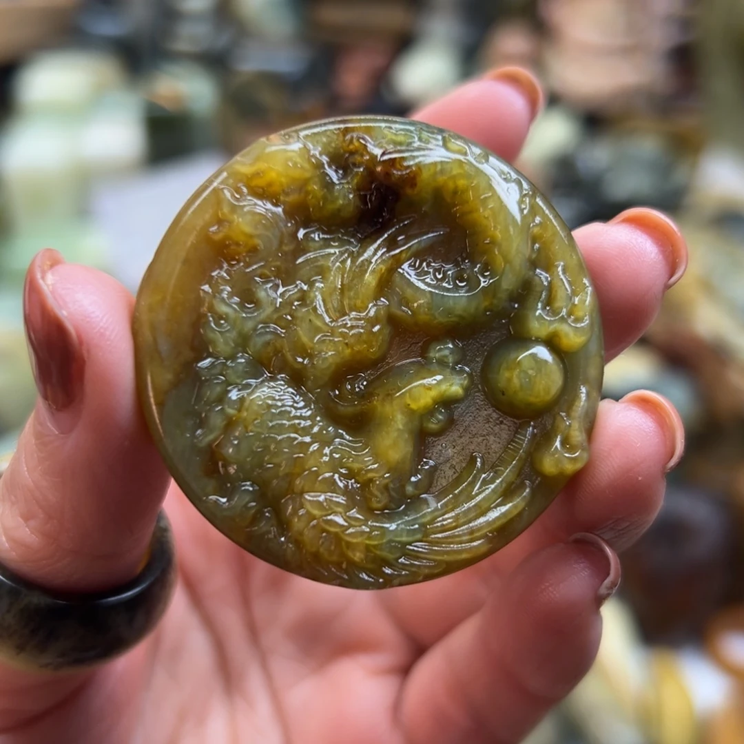 岫玉未镶嵌颈饰玉石王小凤后面带点皮