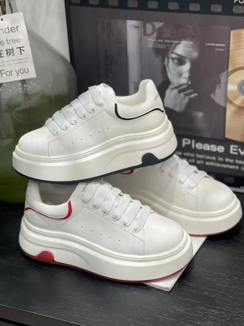 2025春季新款厚底增高小白鞋百搭运动休闲板鞋女爱心小白鞋女