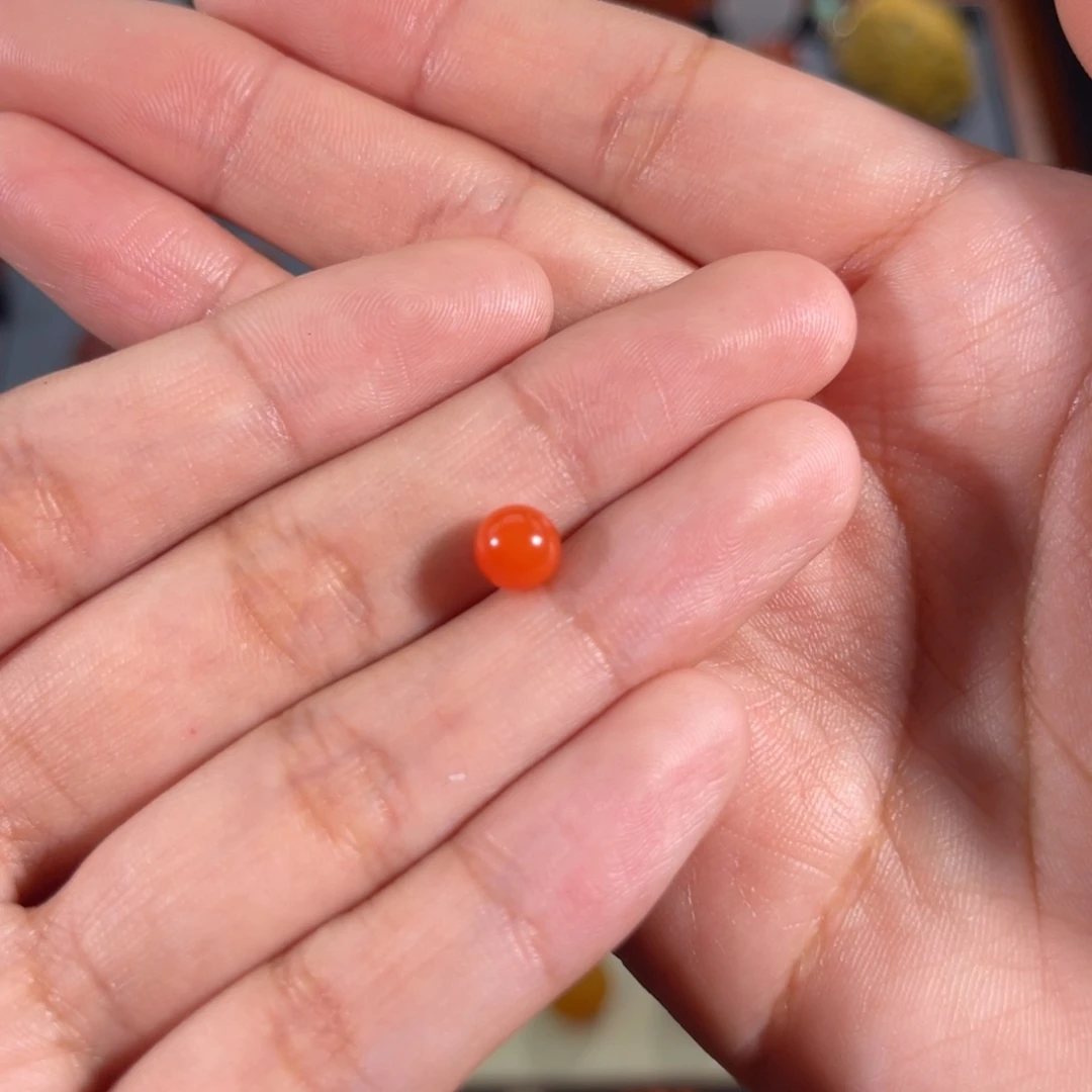 南红玛瑙滴水洞圆珠6.1未镶嵌摇***?
