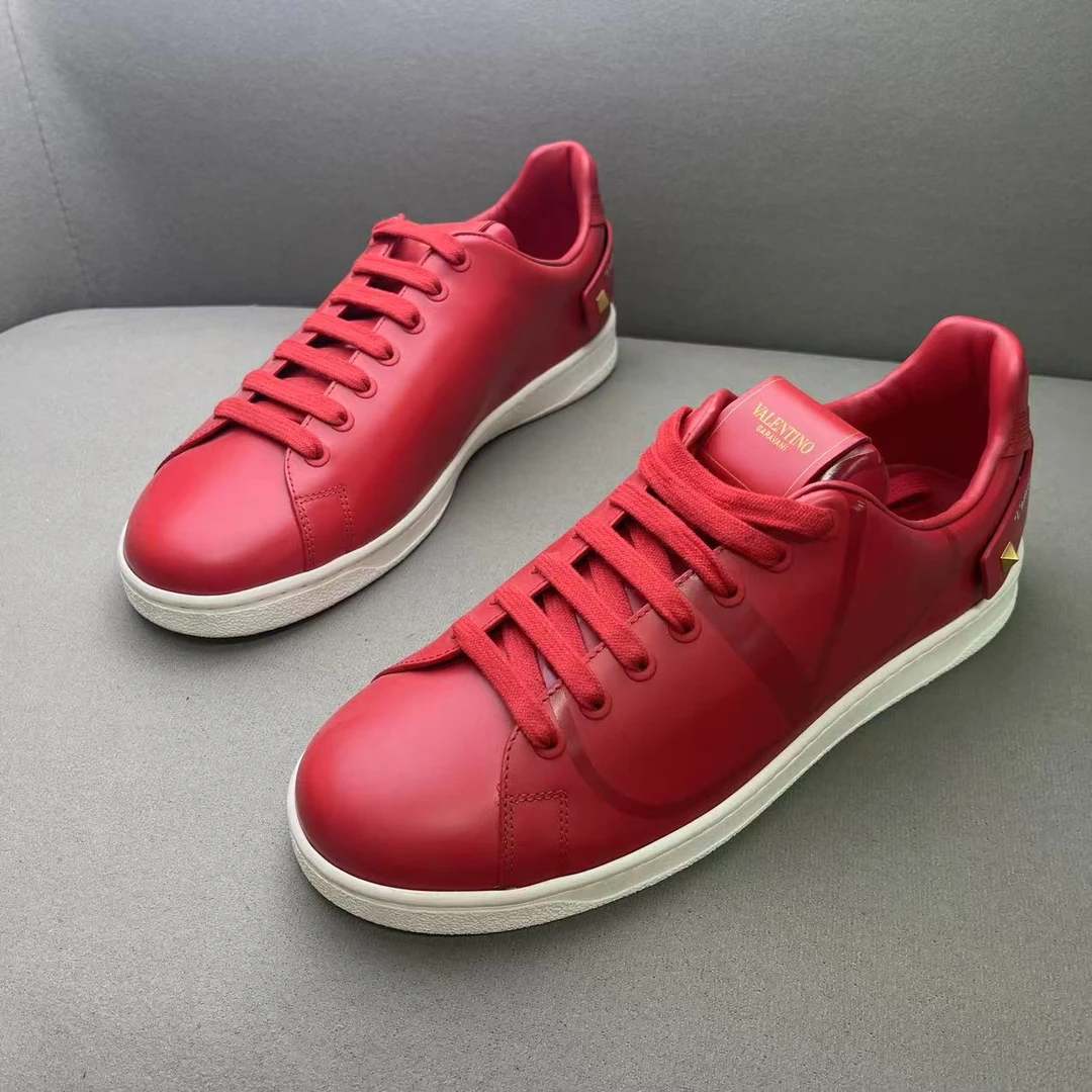 未使用 Valentino/华伦天奴 红色时尚舒适皮革面大Vlogo板鞋 40码