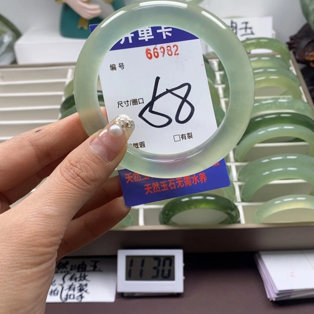 蛇纹石玉手镯未镶嵌