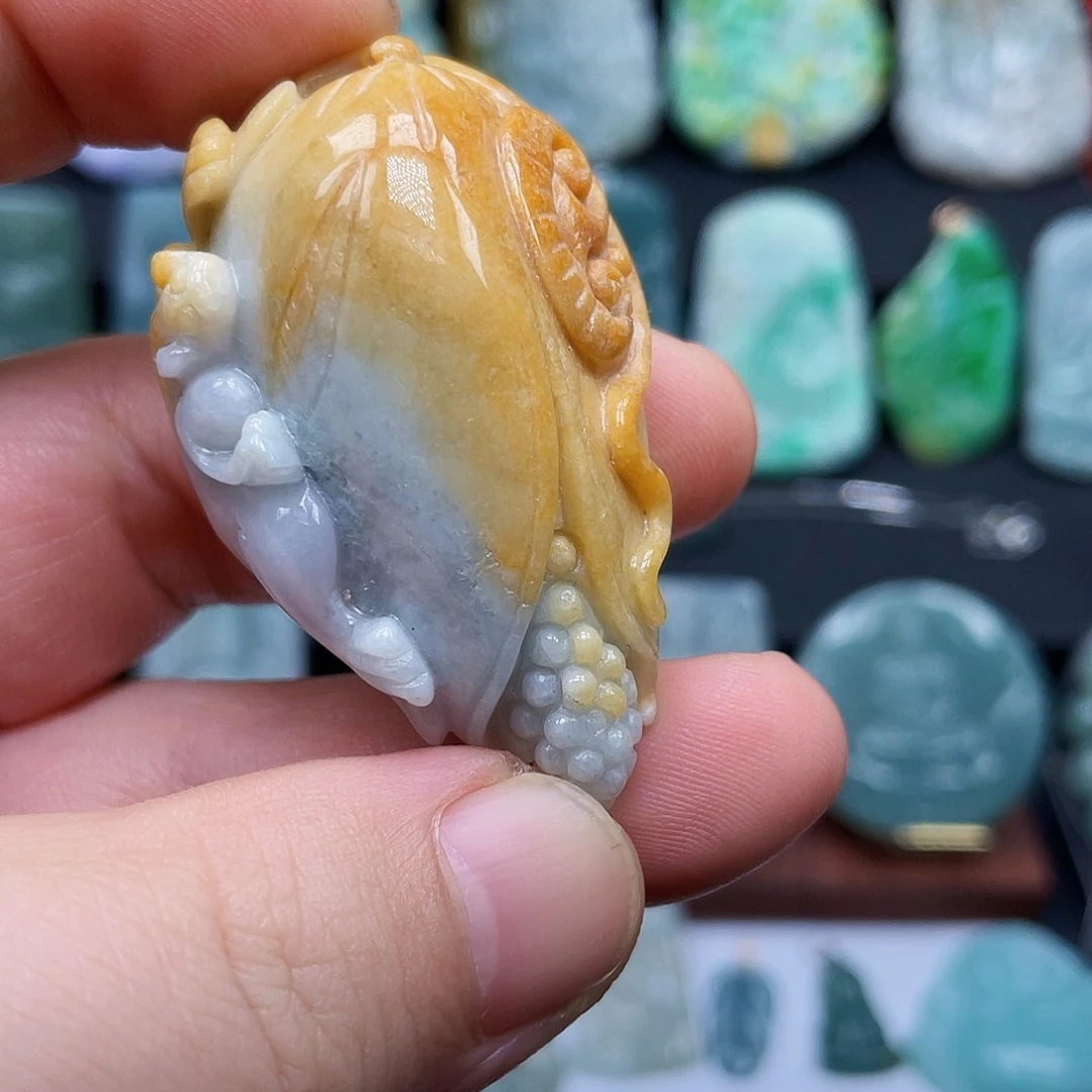 翡翠未镶嵌颈饰玉米