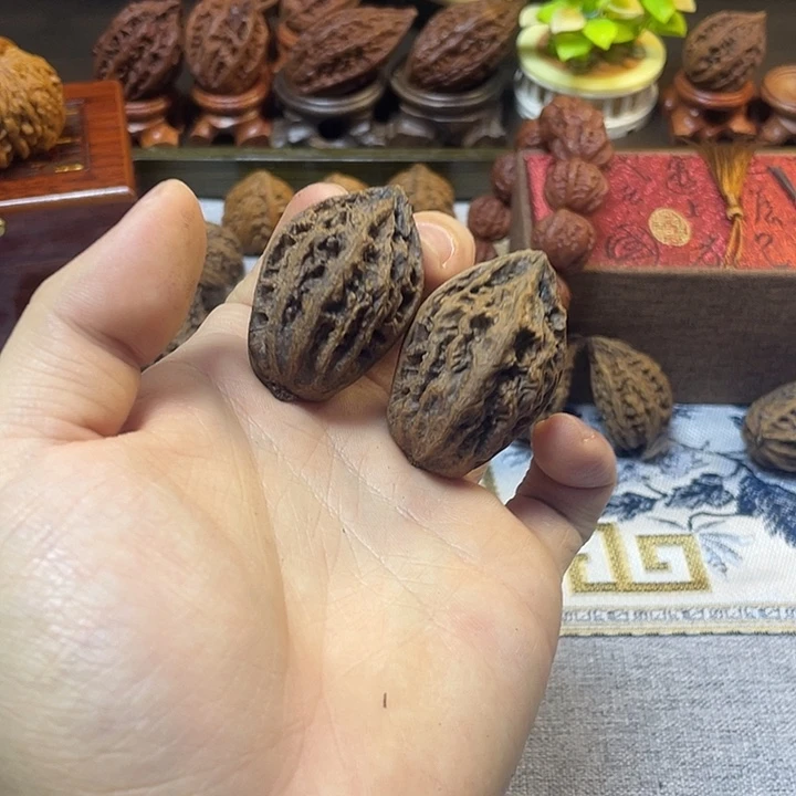 核桃东北楸子手把件