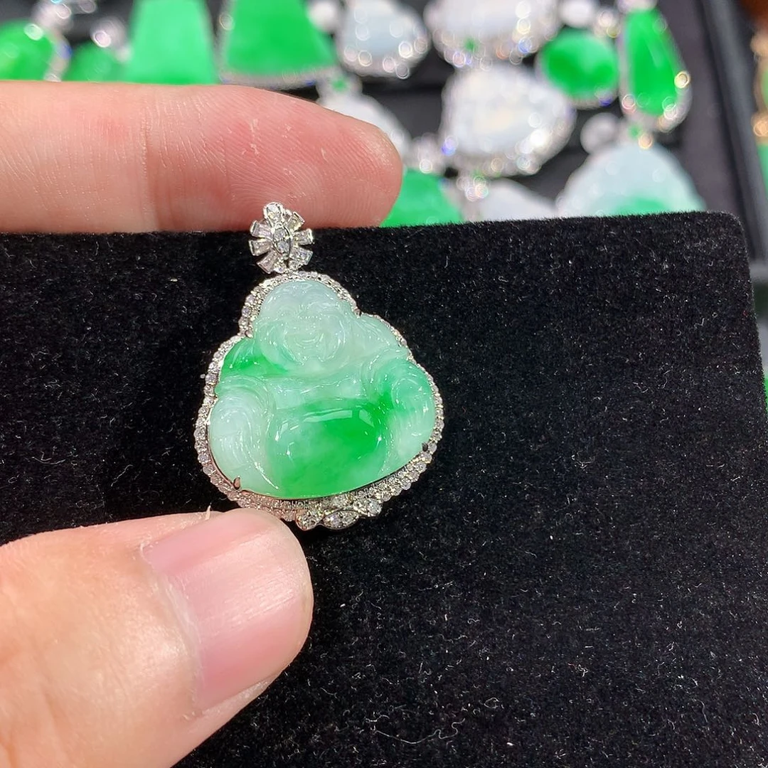 翡翠18K金镶嵌颈饰