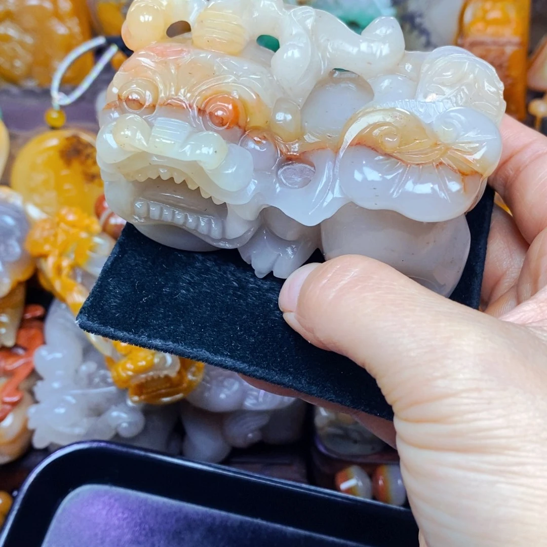 未镶嵌石英质玉（黄龙玉）颈饰