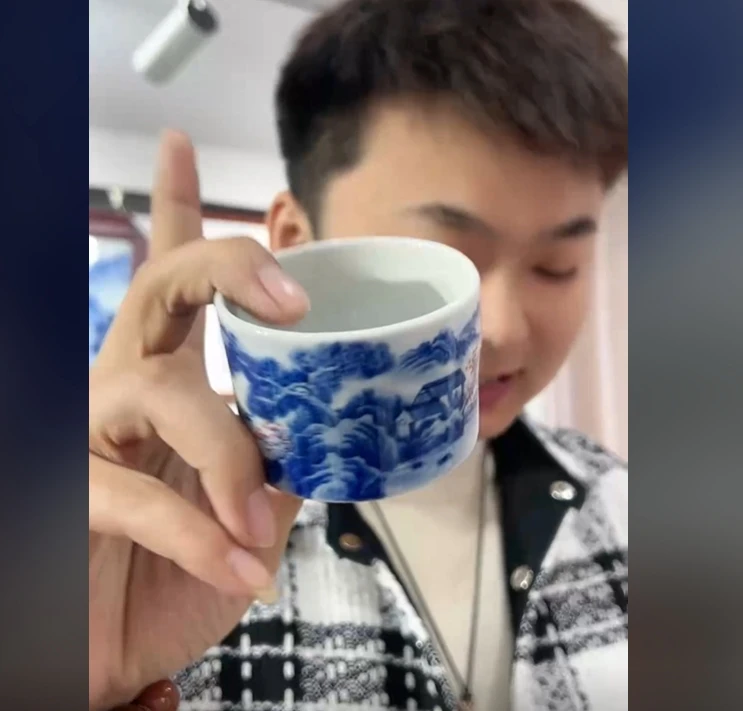 景德镇国营好瓷推荐官吴小琴青花山水主人杯008