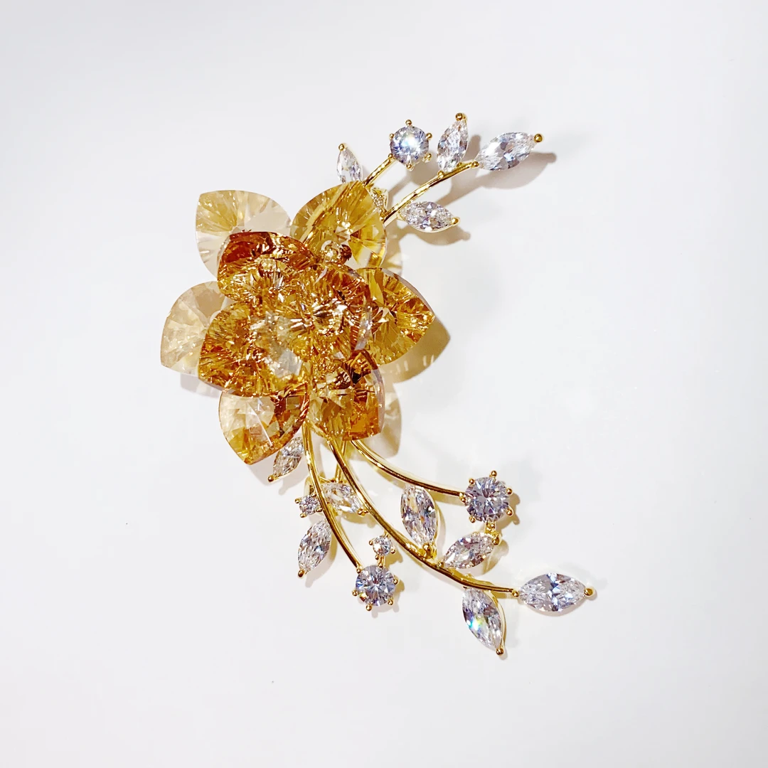 kasiya/卡思雅 铜合金仿水晶胸针 香槟色倾城佳人施家花朵胸针