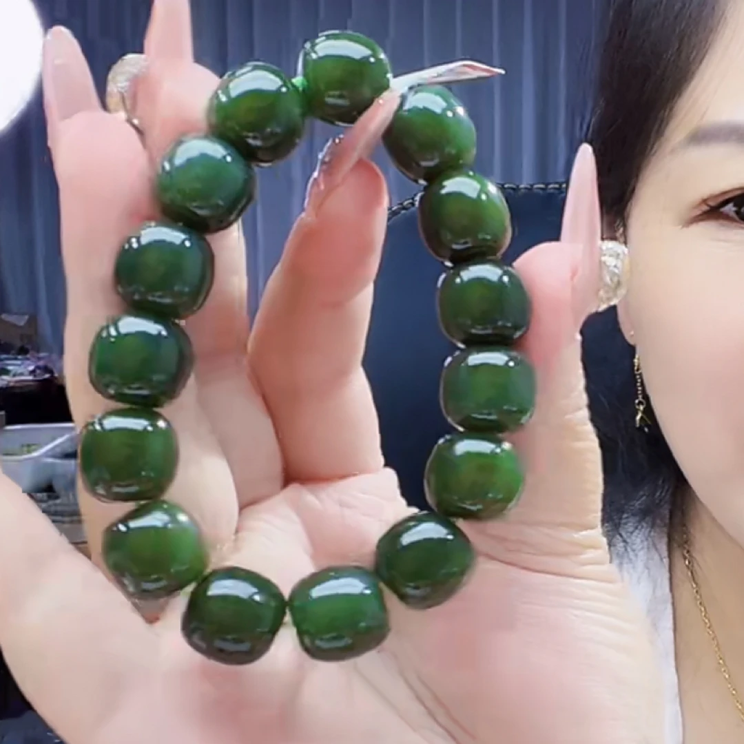 纯天然和田玉俄夹层牛油果绿14