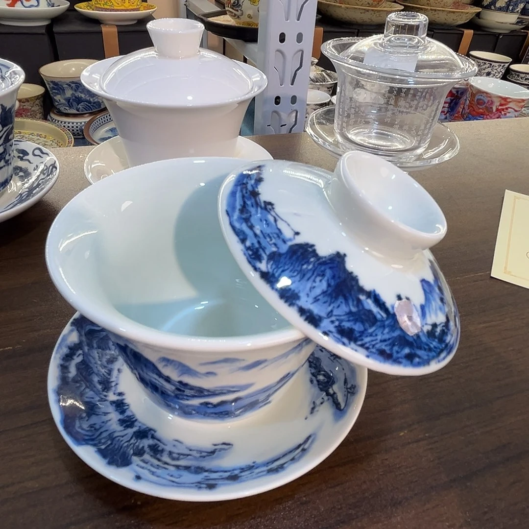 这些盖碗很漂亮！！！