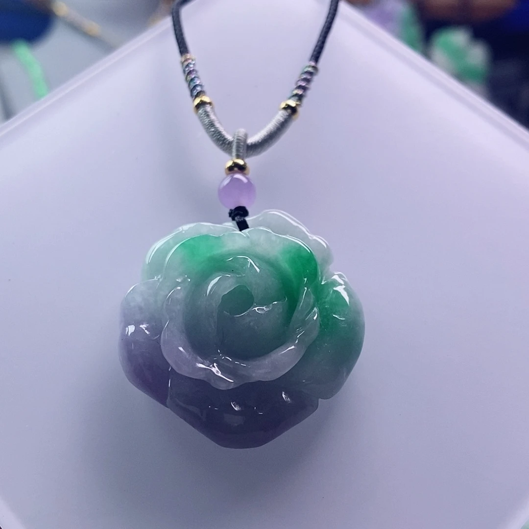 翡翠未镶嵌吊坠(赠链)