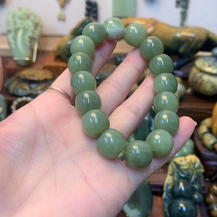 勇***前岫岩河磨玉（透闪石质玉）未镶嵌把件