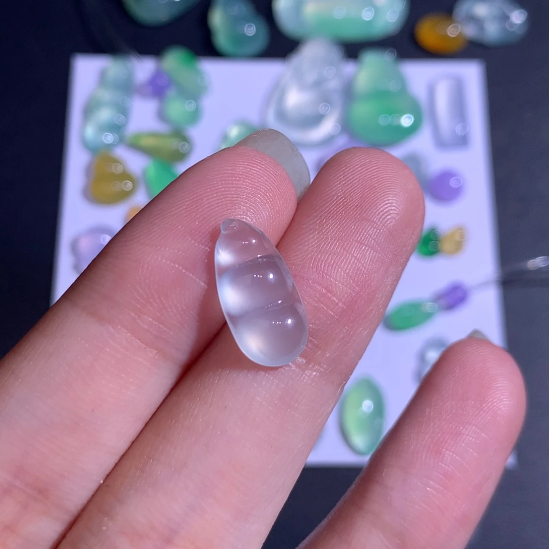 翡翠未镶嵌颈饰豆