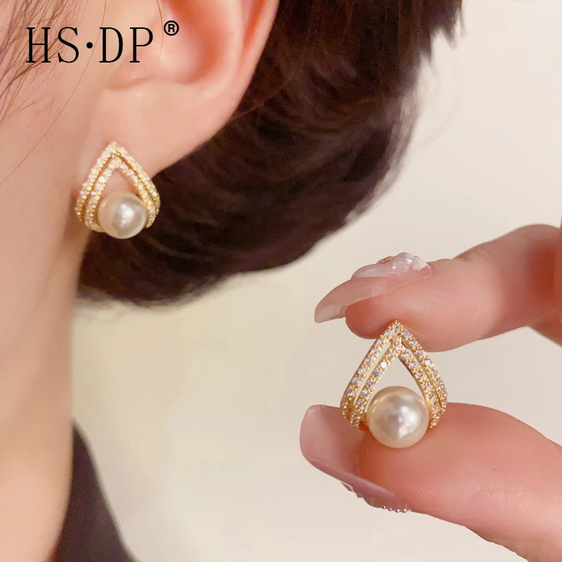 铜合金耳饰 精致时尚百搭超闪满钻三角形珍珠气质小巧轻奢耳环