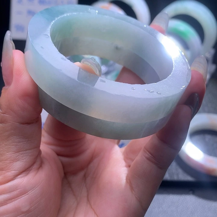 未镶嵌翡翠手镯定制翡翠百*果