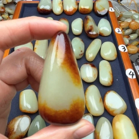 和田玉颈饰未镶嵌大***话